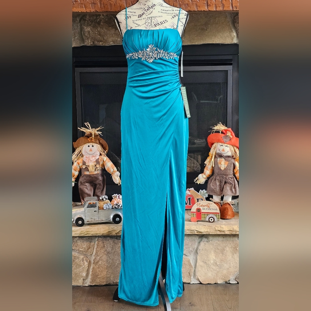 NWT BEAUTIFUL TEAL SATIN GOWN SIZE 1/2